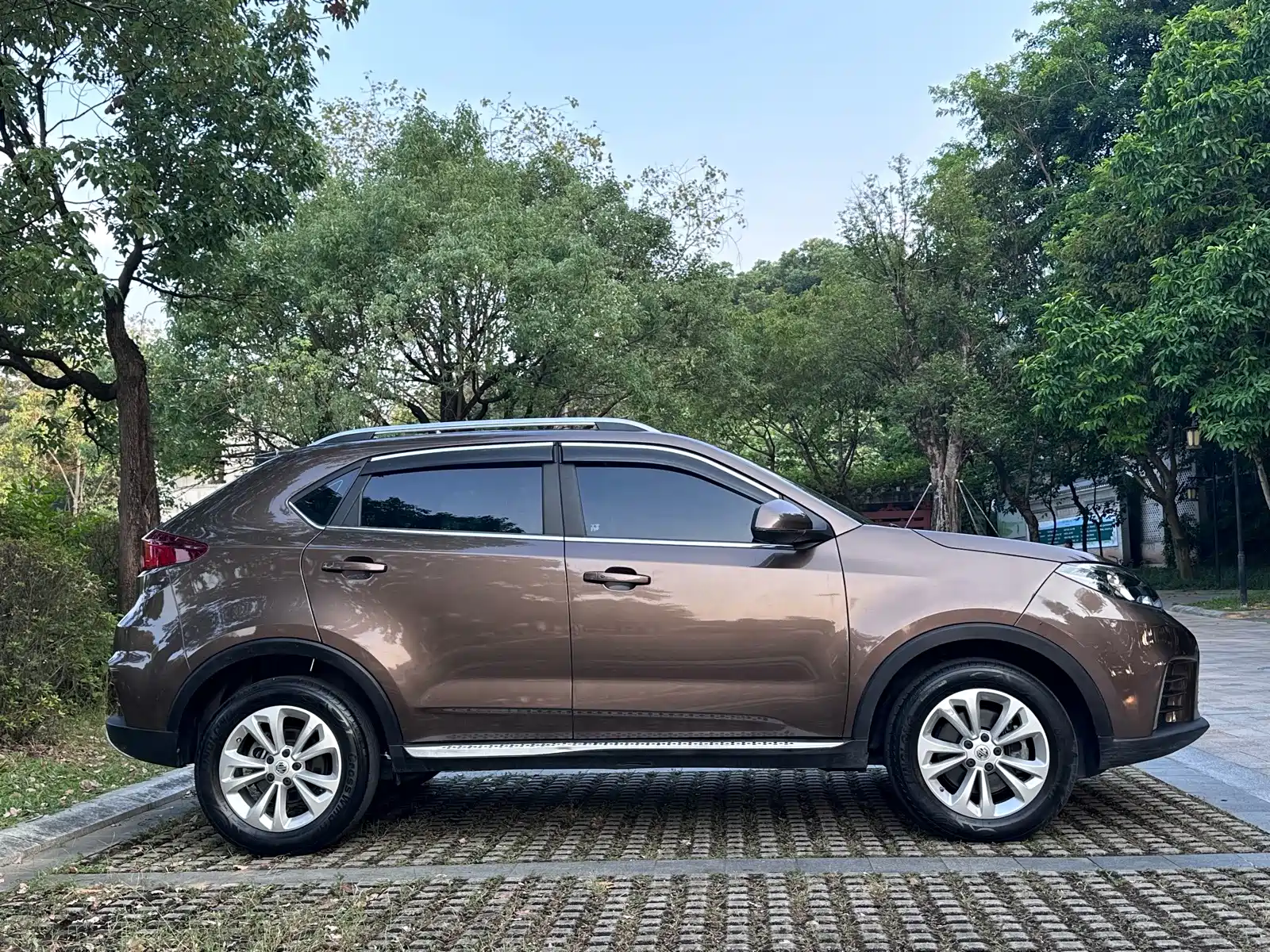 Фото 26 - MG Roewe RX5