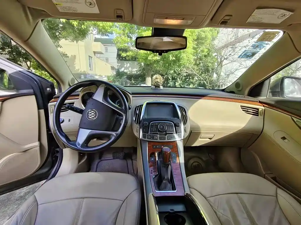 Photo 5 - Buick LaCrosse