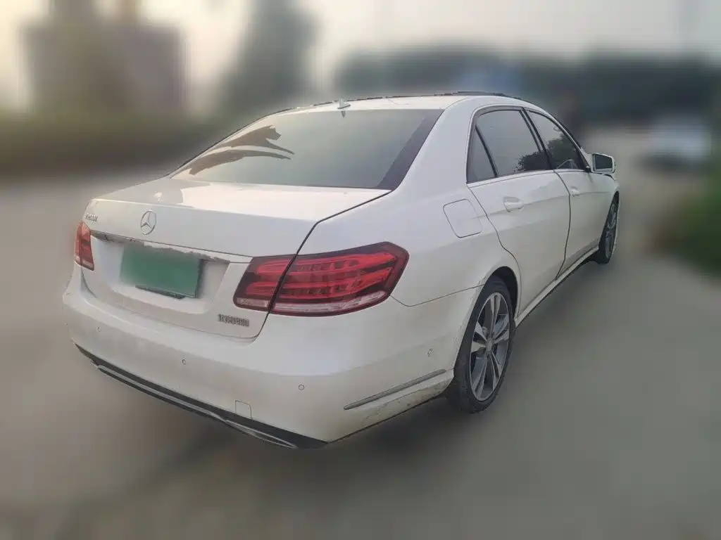 صورة 4 - Mercedes-Benz E-Class