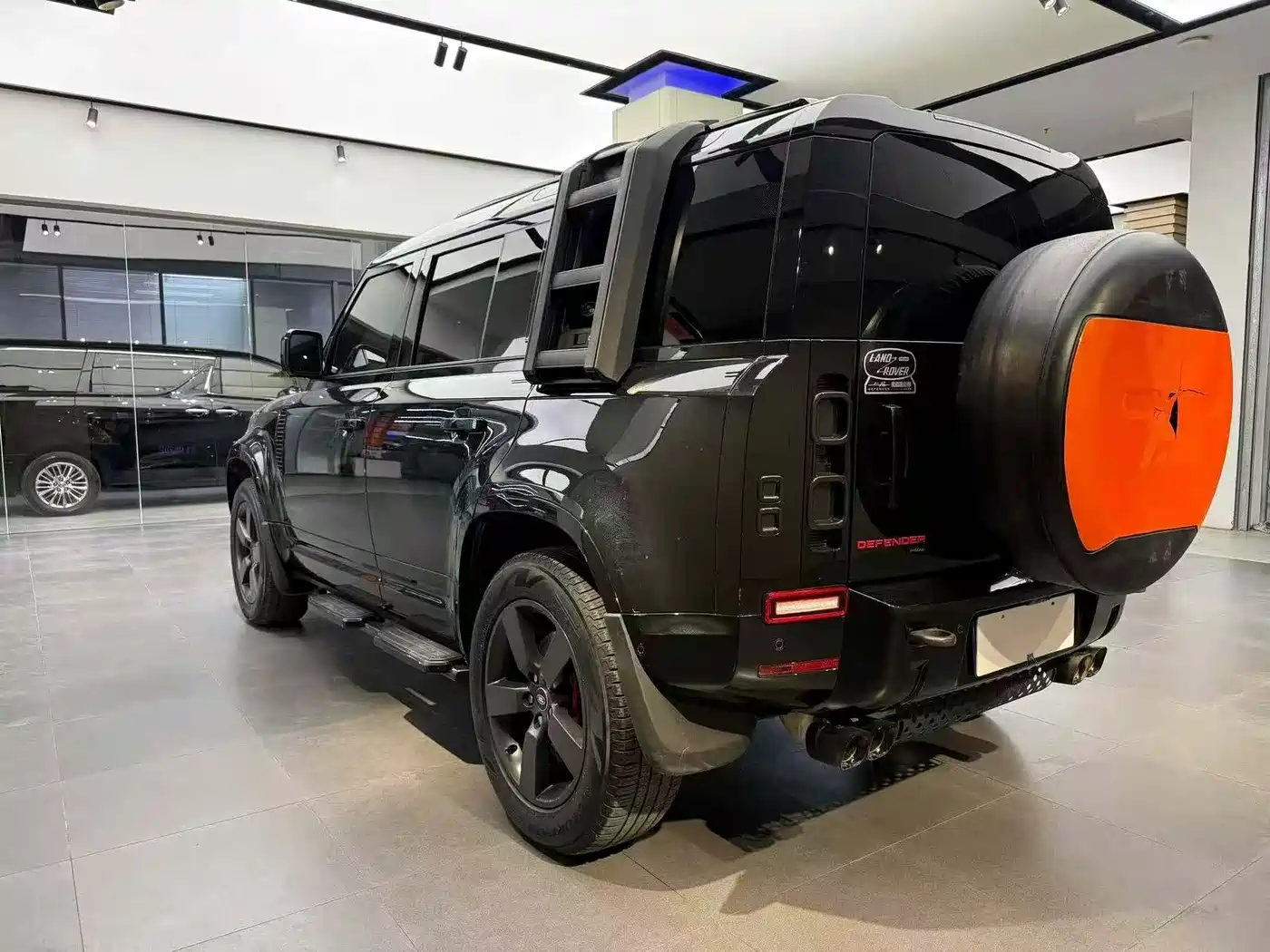 Land Rover Defender 2023 Model 110 3.0T P400 X фото 9