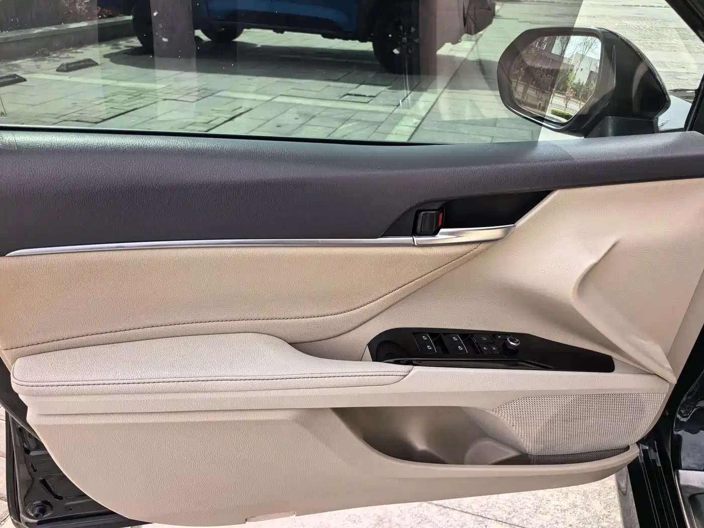Toyota Camry 2018 Hybrid 2.5HG Luxury Edition фото 10
