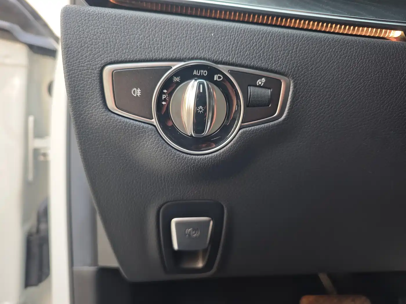 Mercedes-Benz E-Class 2016 E 200 L Sport Type фото 14