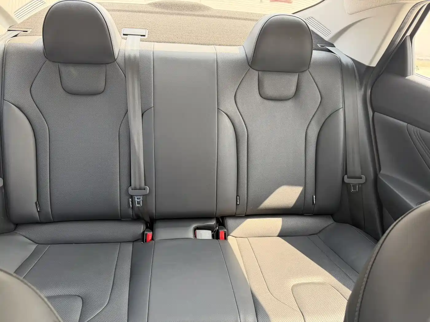 Hyundai Elantra 2021 1.5L CVT LUX Premium Edition фото 15