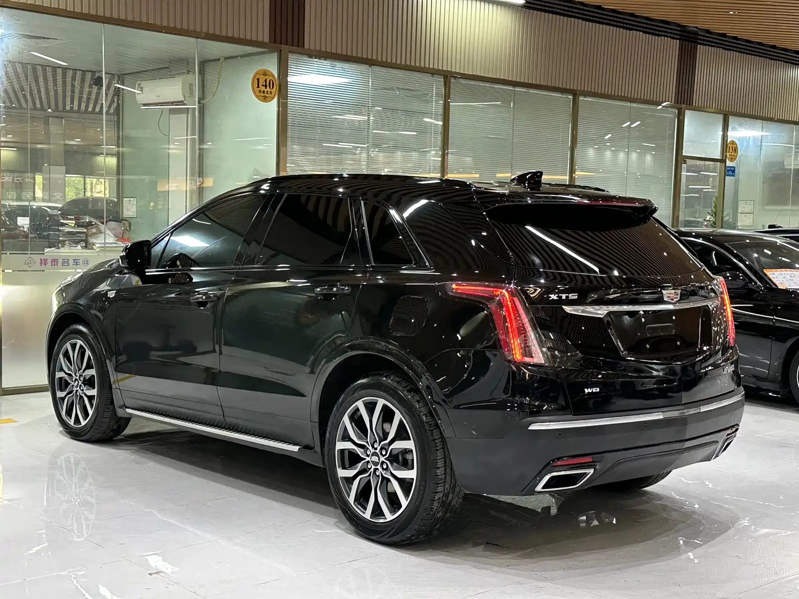 Фото 6 - Cadillac XT5