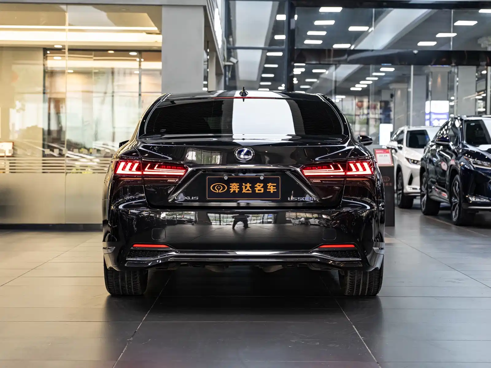 Фото 5 - Lexus LS
