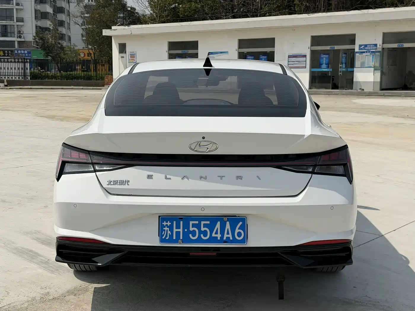 Hyundai Elantra 2021 1.5L CVT LUX Premium Edition фото 5