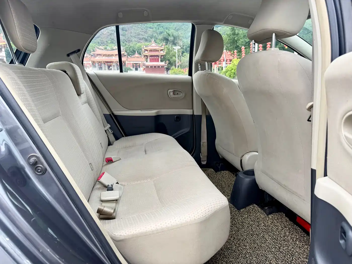 Toyota Yaris 2011 1.6E Auto Charm Edition фото 14
