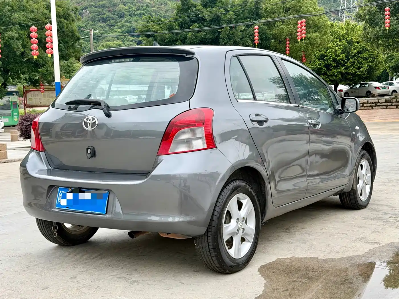 Toyota Yaris 2011 1.6E Auto Charm Edition фото 8