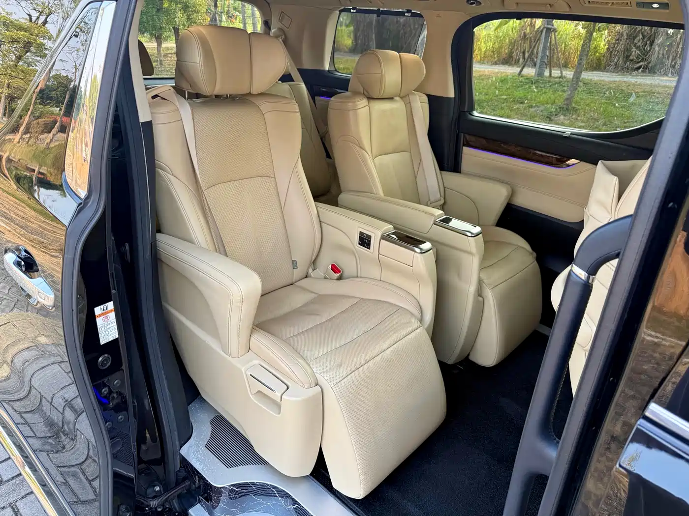 Toyota Alphard 2018 Facelift 3.5L Luxury Edition фото 15