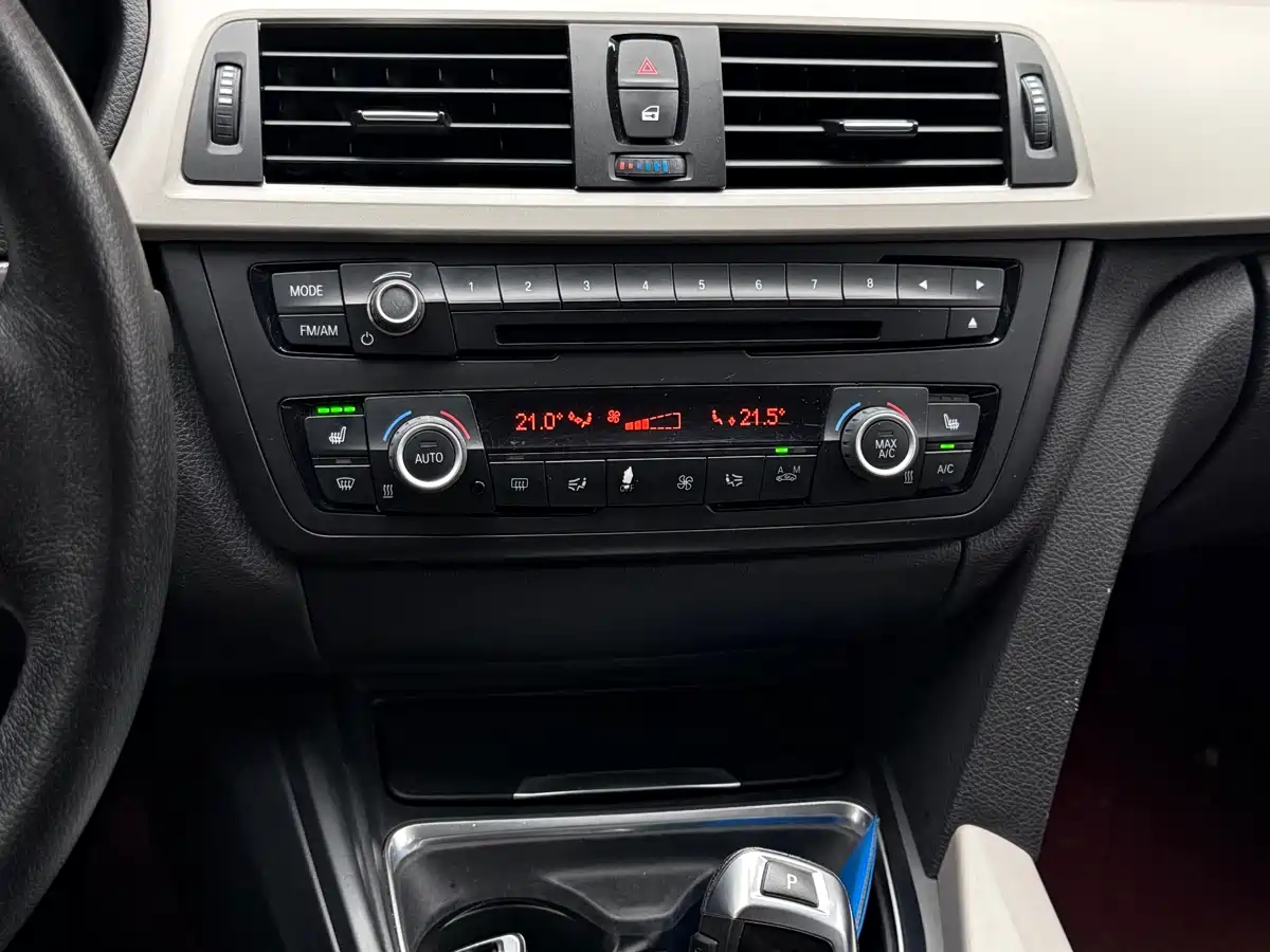 BMW 3 Series 2015 320i Super Joy Fashion фото 30