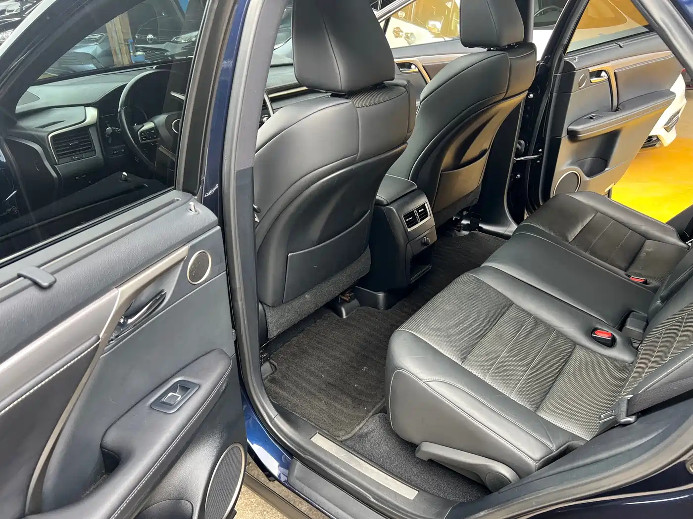 Фото 9 - Lexus RX