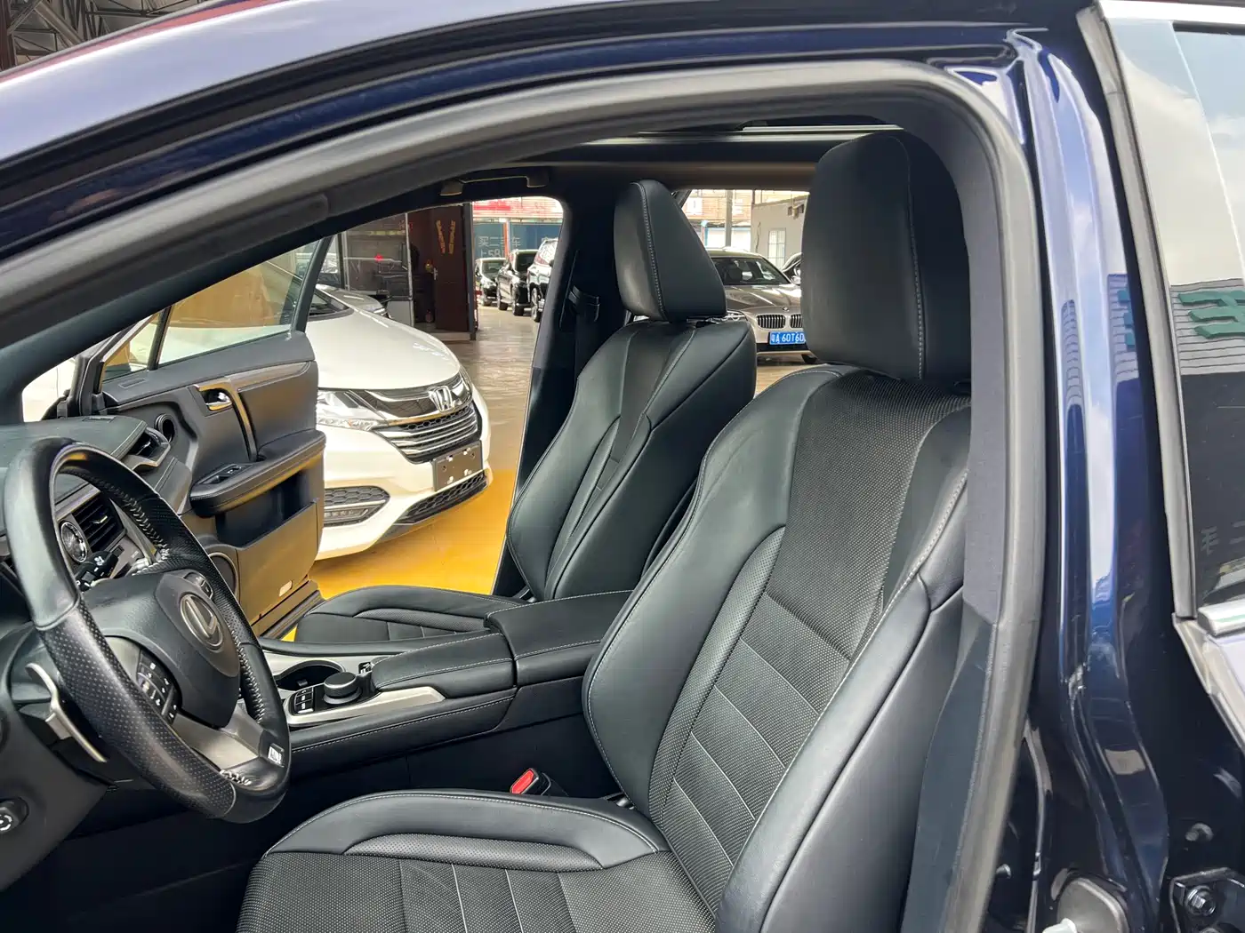 Фото 5 - Lexus RX