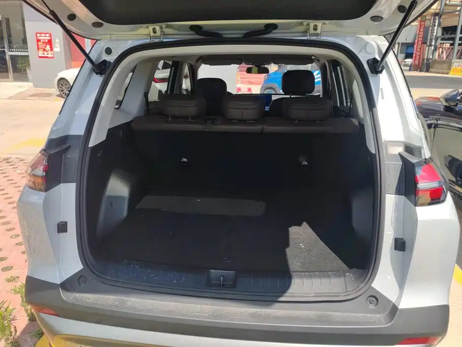 Wuling Motors Starlight 560 NEV 2026 2025 Model Plug-in Hybrid Version 5-seater