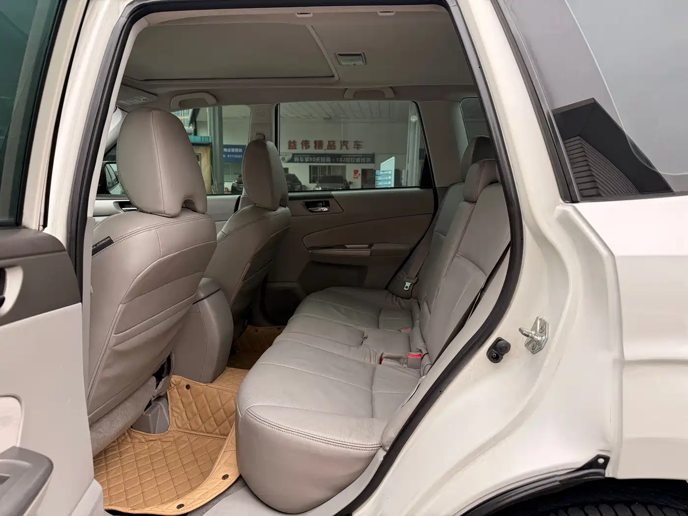 Subaru Forester 2010 2.5XS Luxury Navigation Edition фото 6