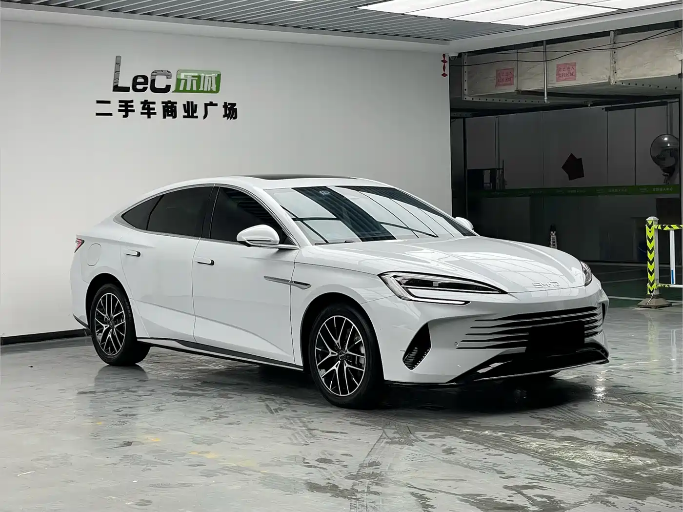 BYD Seal 2023 DM-i 1.5L 121km Premium фото 3