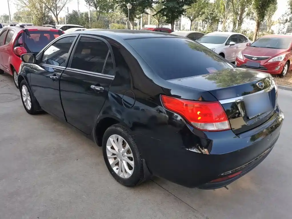 Фото 5 - Geely Vision