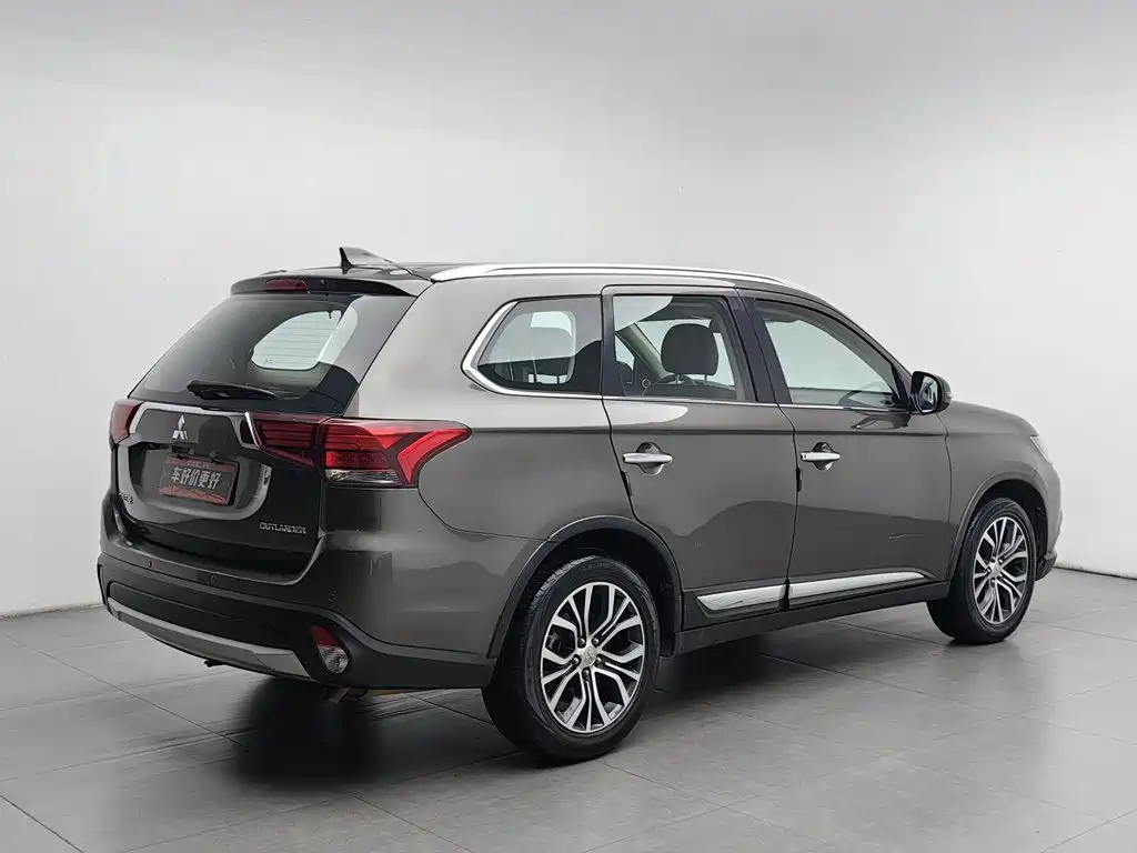 صورة 2 - Mitsubishi Outlander