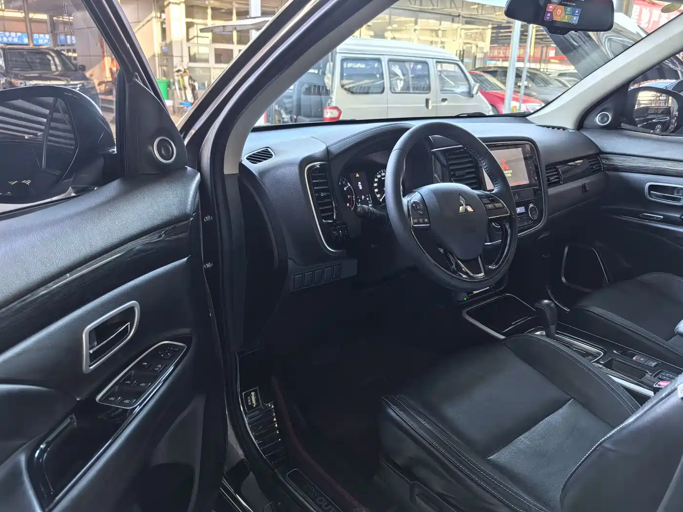 Mitsubishi Outlander 2019 2.0L 2WD Enjoy 5-Seater China VI фото 7