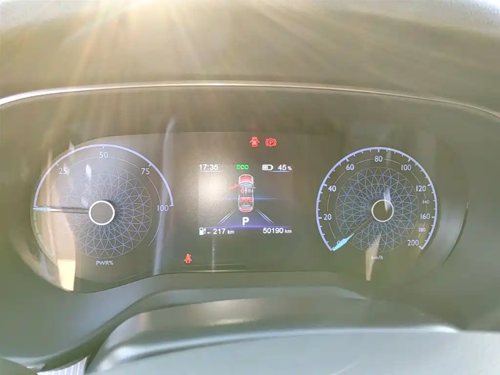 Hongqi E-QM5 2022 431km Charging Enjoyment Edition фото 12