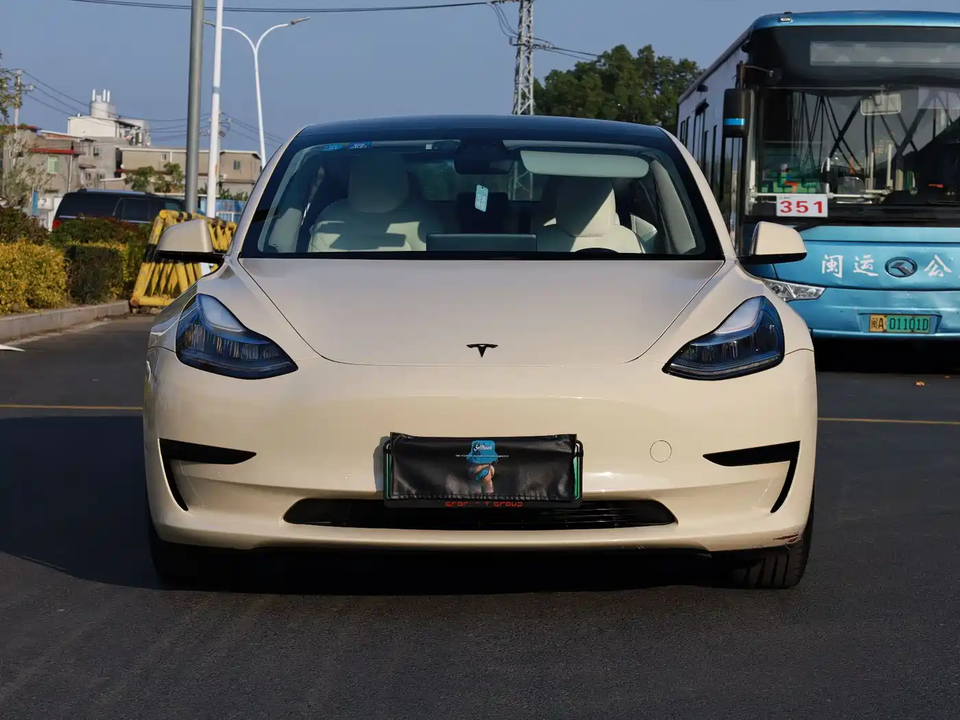 TESLA MODEL 3