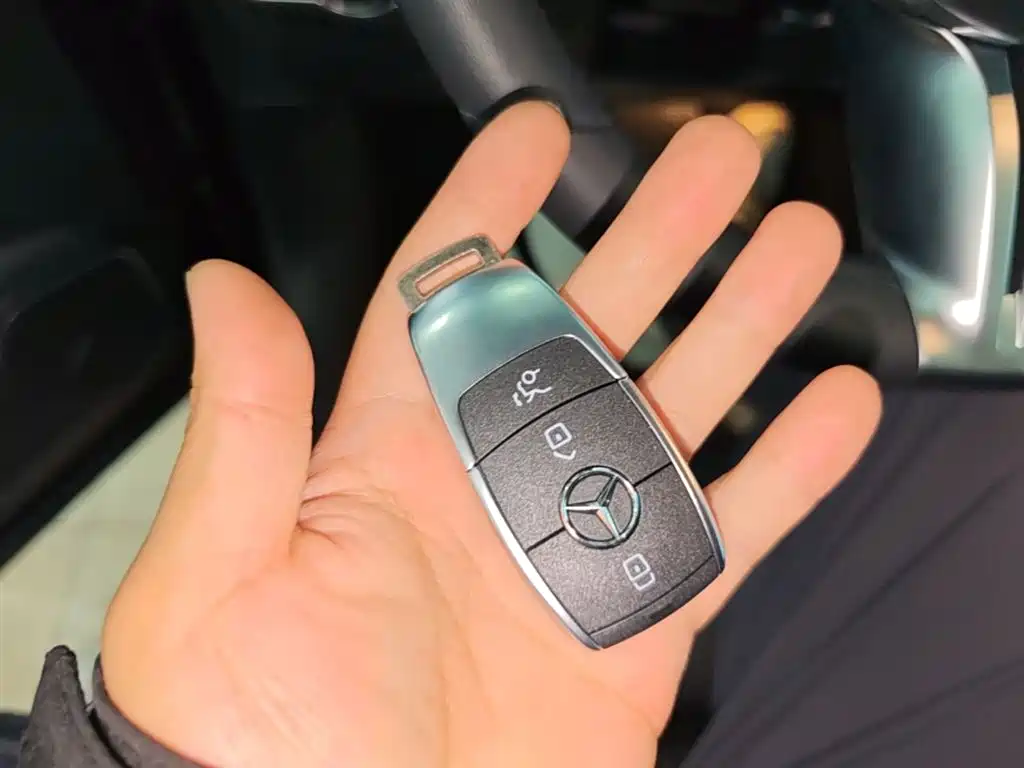MERCEDES-BENZ GLB