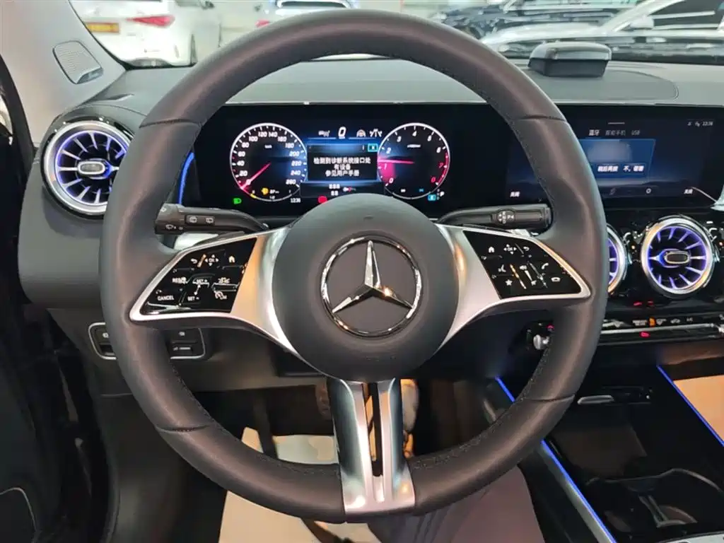 MERCEDES-BENZ GLB