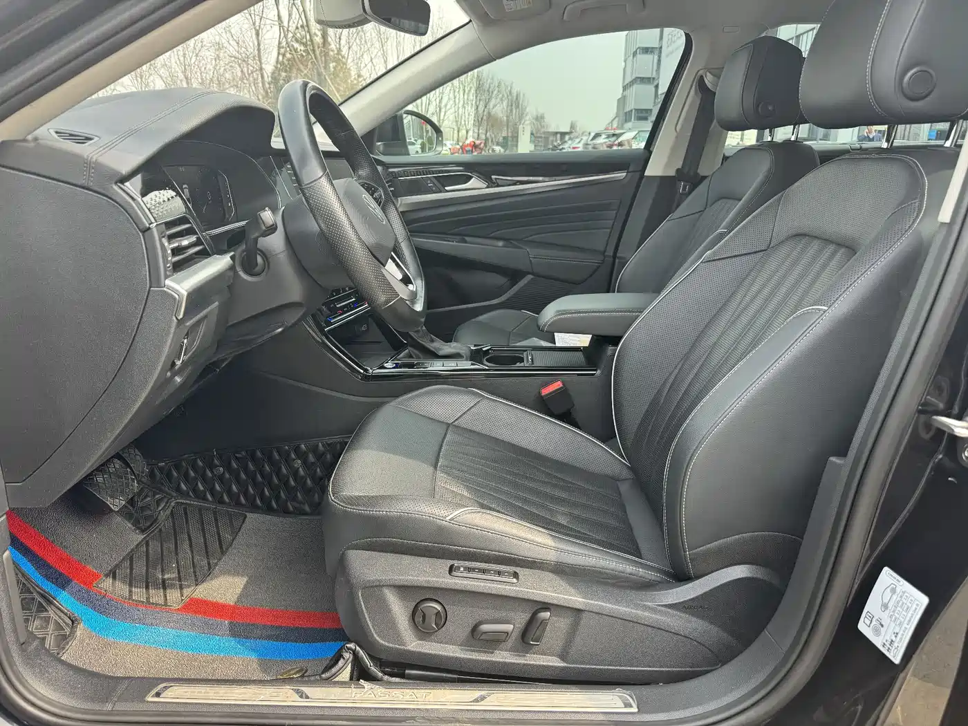 Volkswagen Passat 2022 330TSI Luxury Edition фото 3