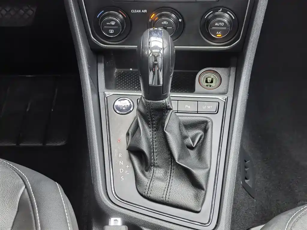 Volkswagen Lavida Tour 2017 180TSI DSG Comfort Edition фото 13
