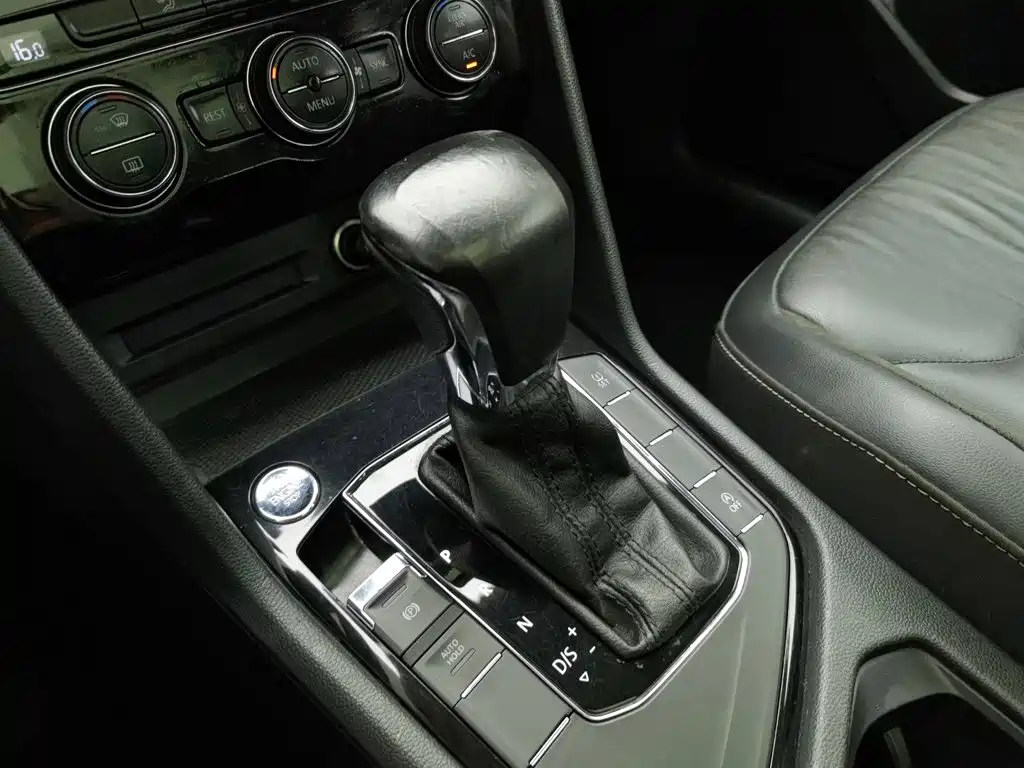 Фото 13 - Volkswagen Tiguan L