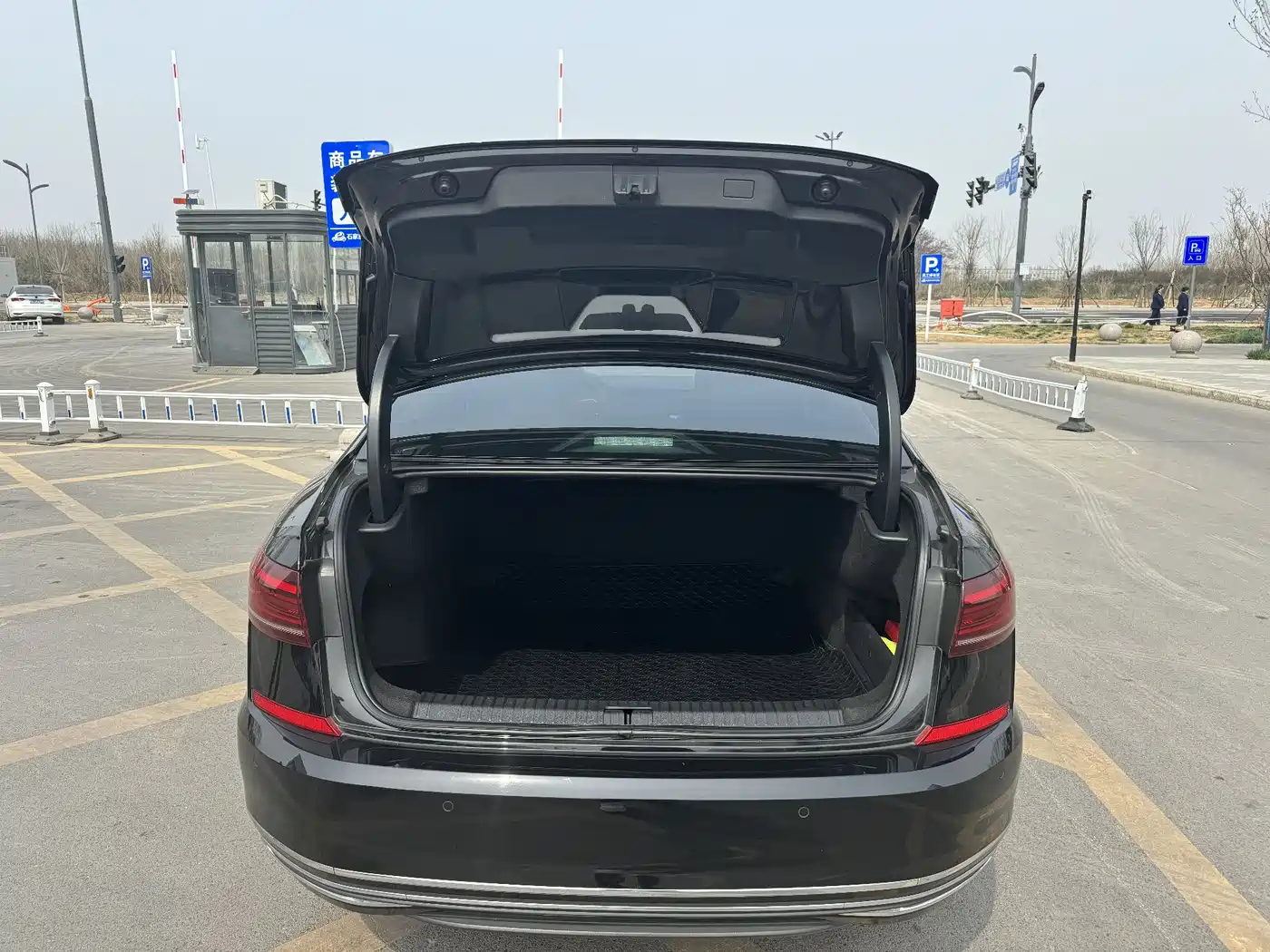 Volkswagen Passat 2022 330TSI Luxury Edition фото 5