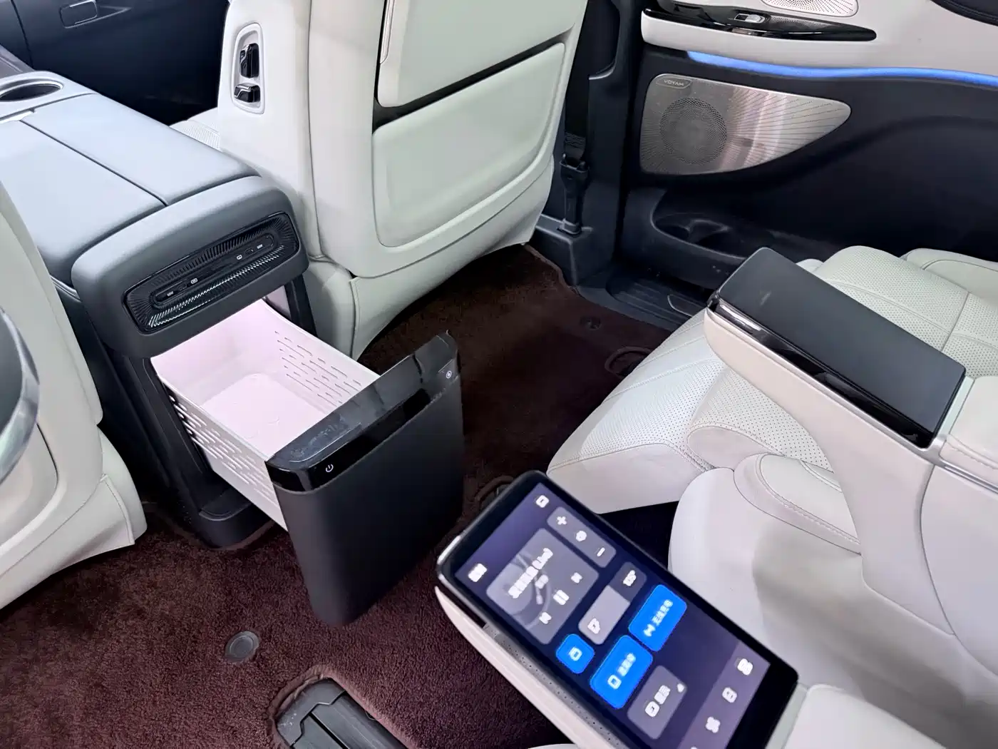 Voyah Auto Voyah Dreamer 2025 PHEV AWD Flagship Kunpeng Edition фото 27