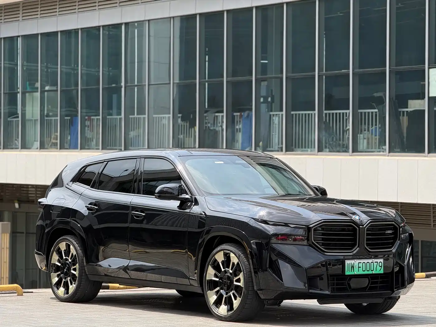 BMW XM 2023 50e фото 8