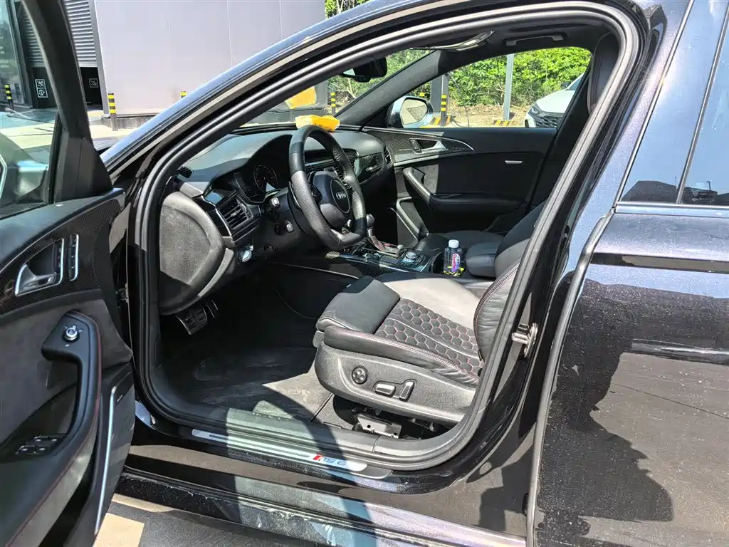 Audi RS 6 2016 RS 6 4.0T Avant фото 6