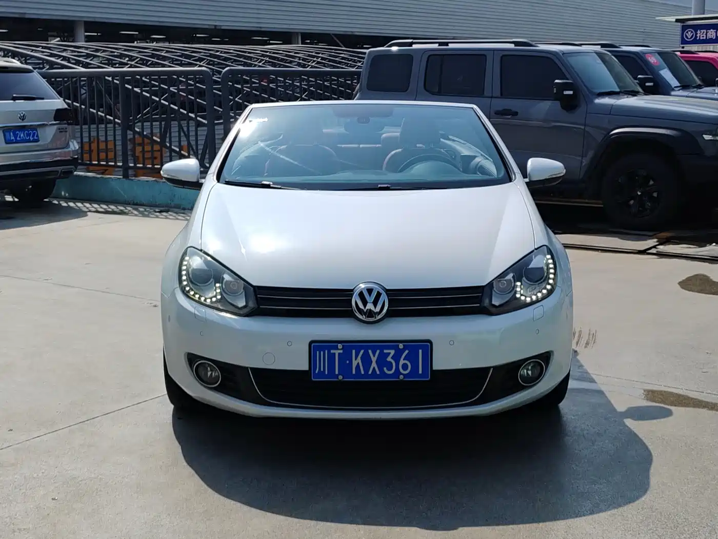 Volkswagen Golf (Import) 2012 1.4TSI Luxury Convertible Edition фото 2