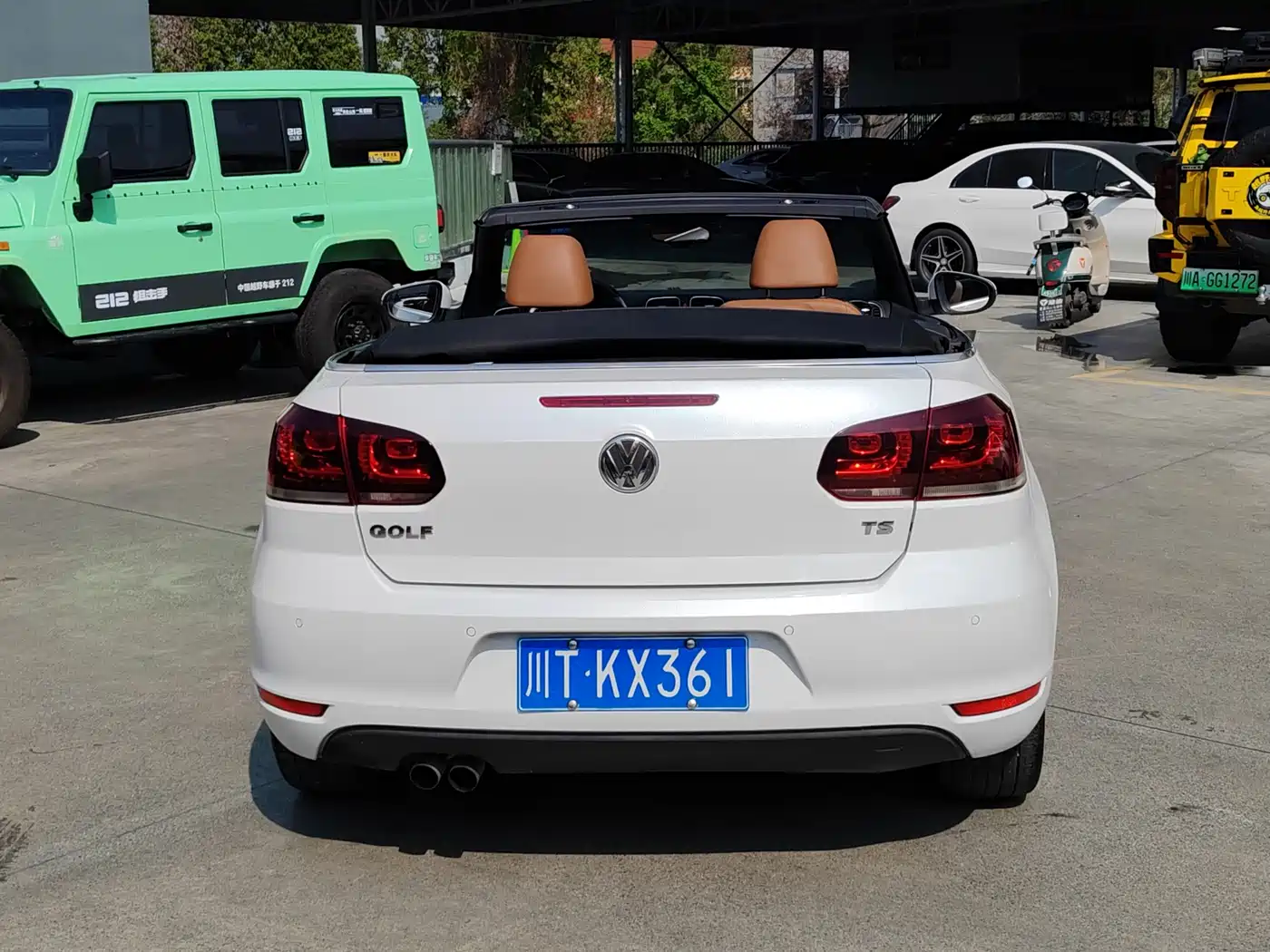 Volkswagen Golf (Import) 2012 1.4TSI Luxury Convertible Edition фото 8