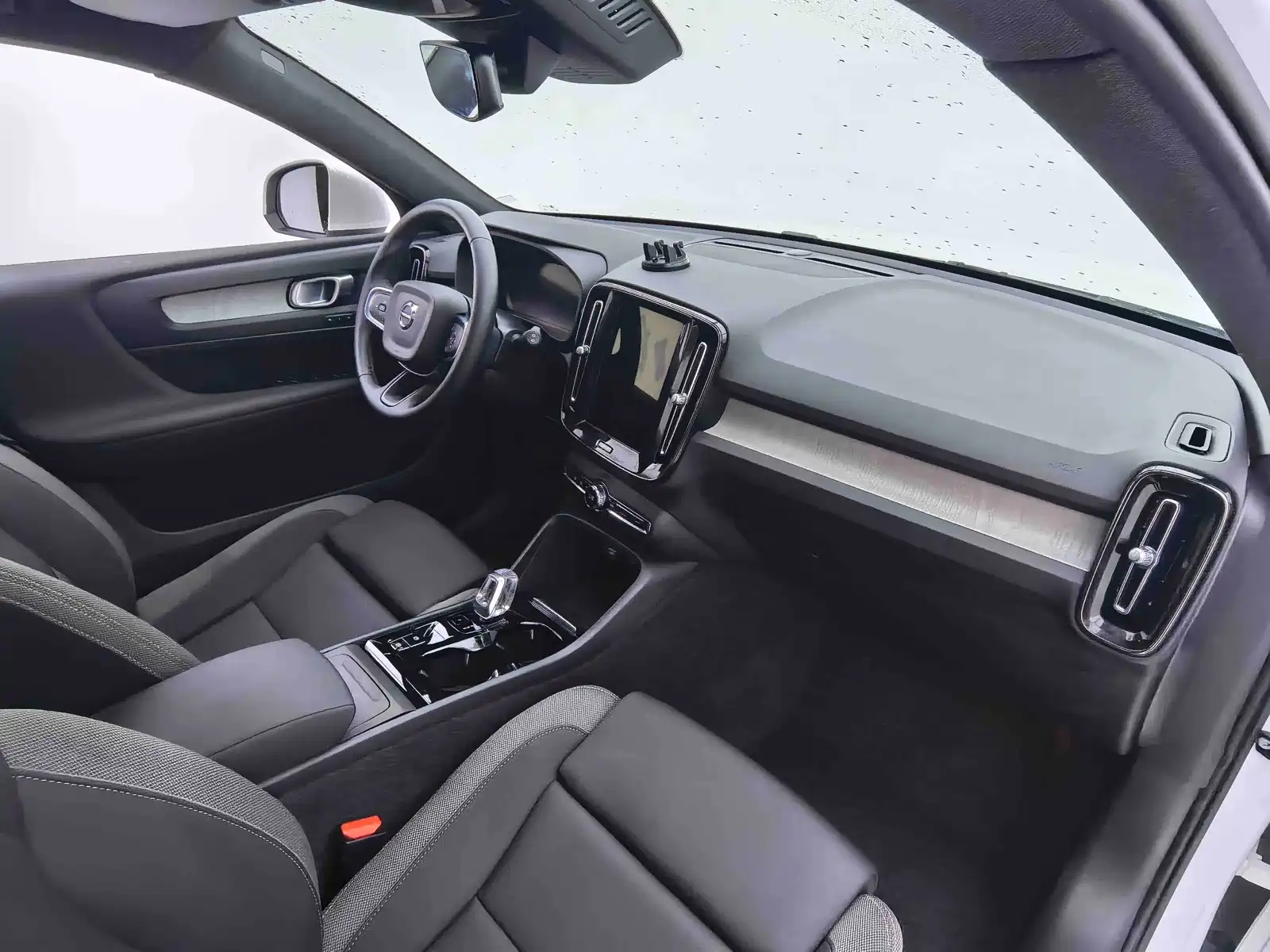 Фото 10 - Volvo XC40
