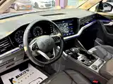 Фото 6 - Volkswagen Touareg
