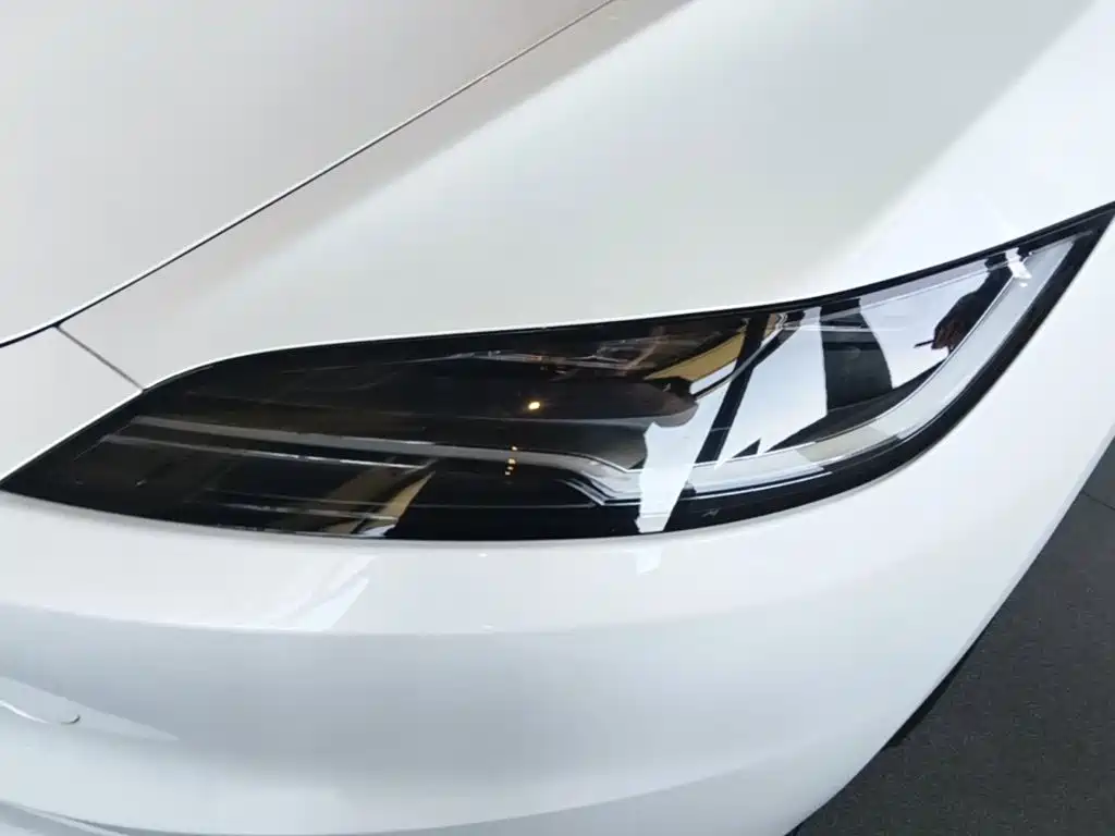 Tesla Model 3 2026 2025 Model Year Facelift Rear-Wheel Drive