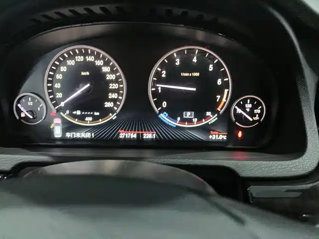 BMW 5 Series GT 2015 528i Leading — фото 4