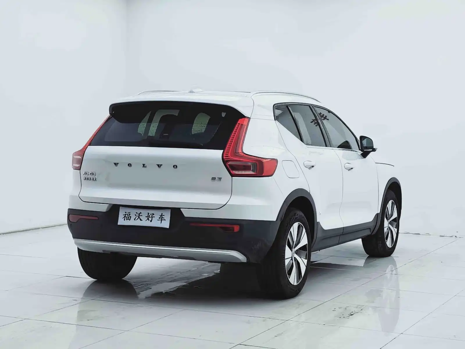 Фото 4 - Volvo XC40