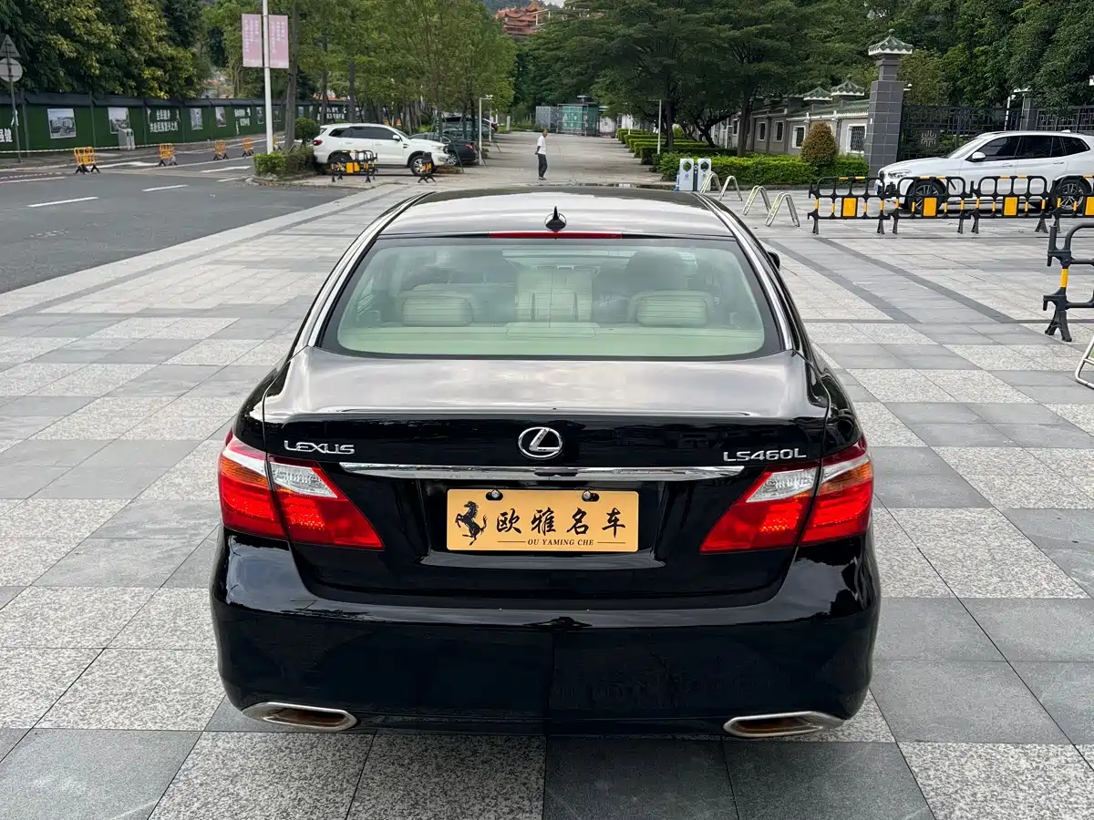 Фото 6 - Lexus LS