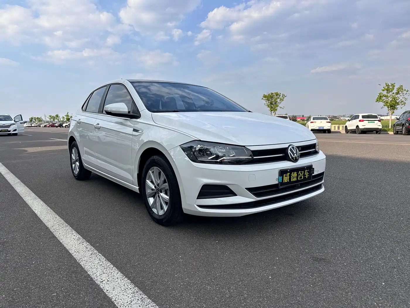 Volkswagen Polo 2021 Plus 1.5L Automatic Colorful Tech Edition фото 2