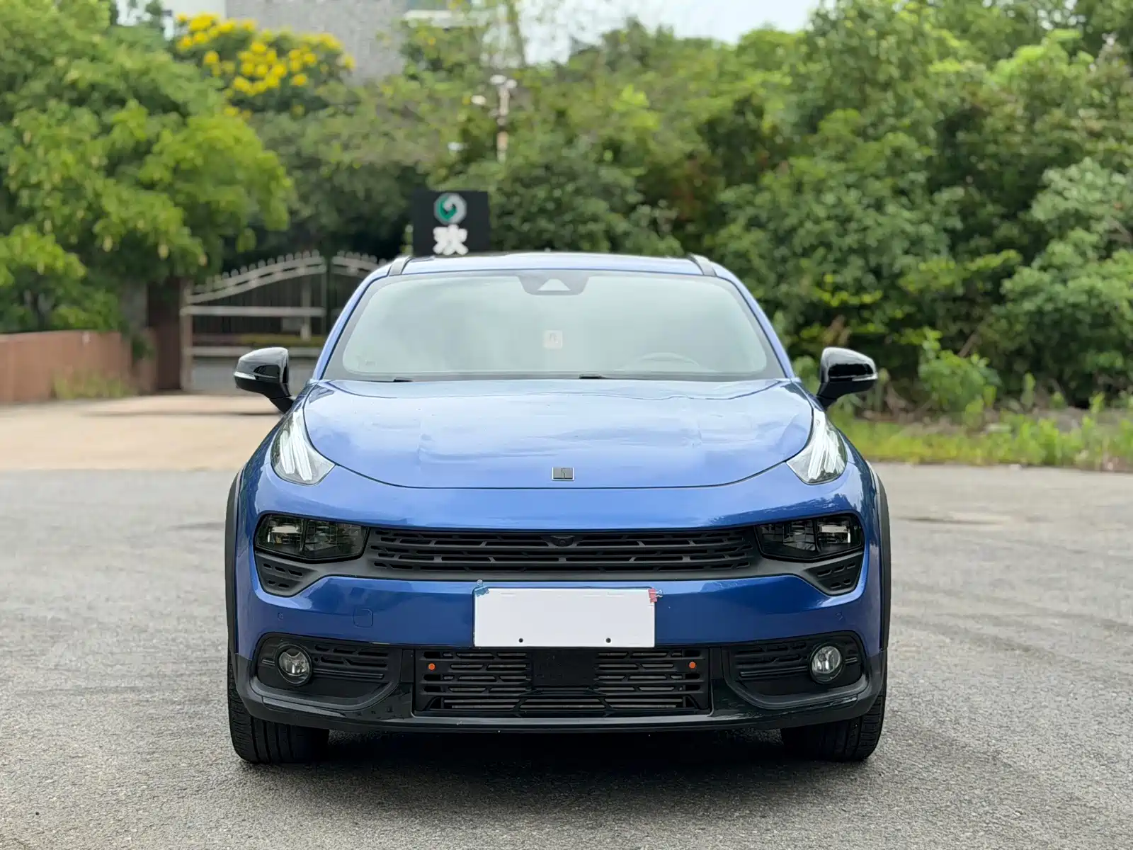 صورة 2 - Lynk & Co 02