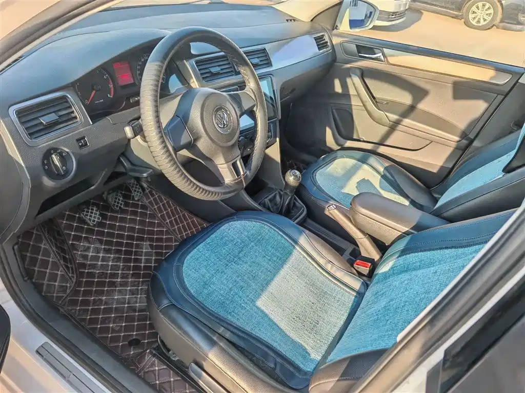 Volkswagen Santana 2013 1.4L Manual Comfort Edition фото 12