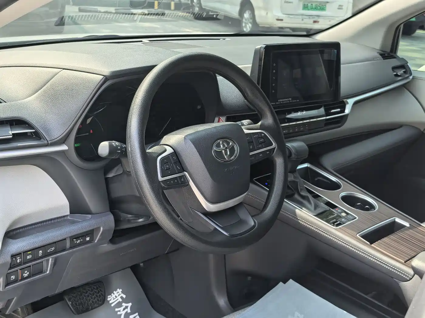 Toyota Sienna 2024 2.5L Hybrid Comfort Edition фото 8