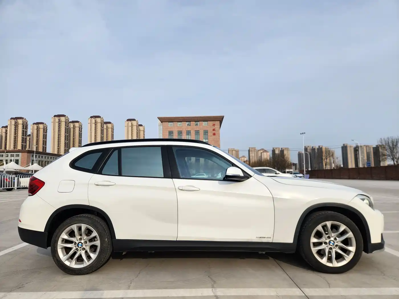 BMW X1 2014 sDrive18i Leading Edition фото 7