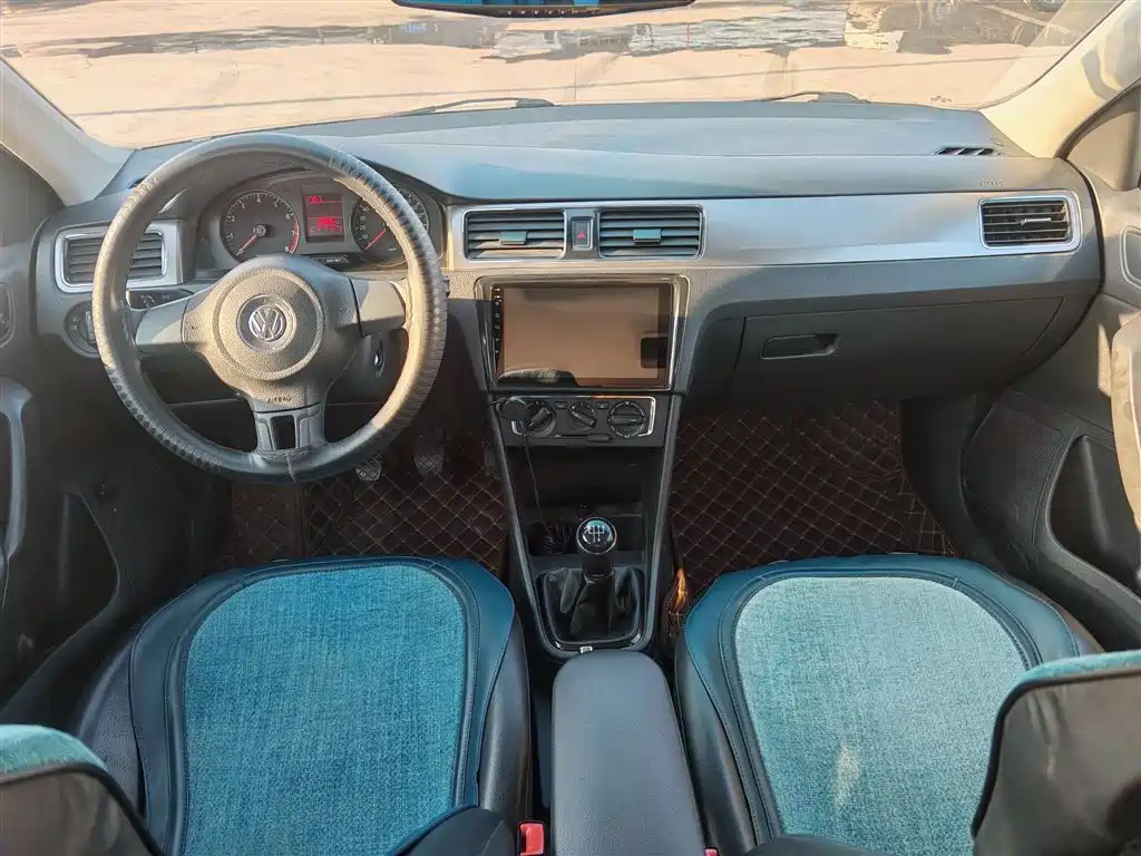 Volkswagen Santana 2013 1.4L Manual Comfort Edition фото 11