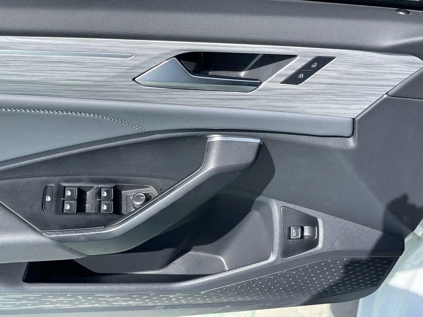 Volkswagen Sagitar 2025 300TSI DSG Surpass Edition фото 7