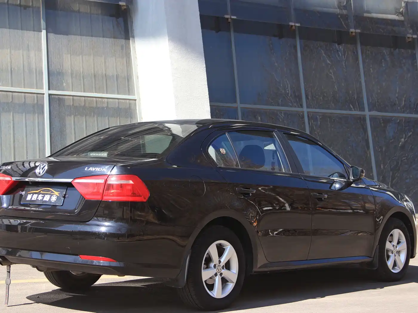 Volkswagen Lavida 2017 1.6L Automatic Comfort Edition фото 7