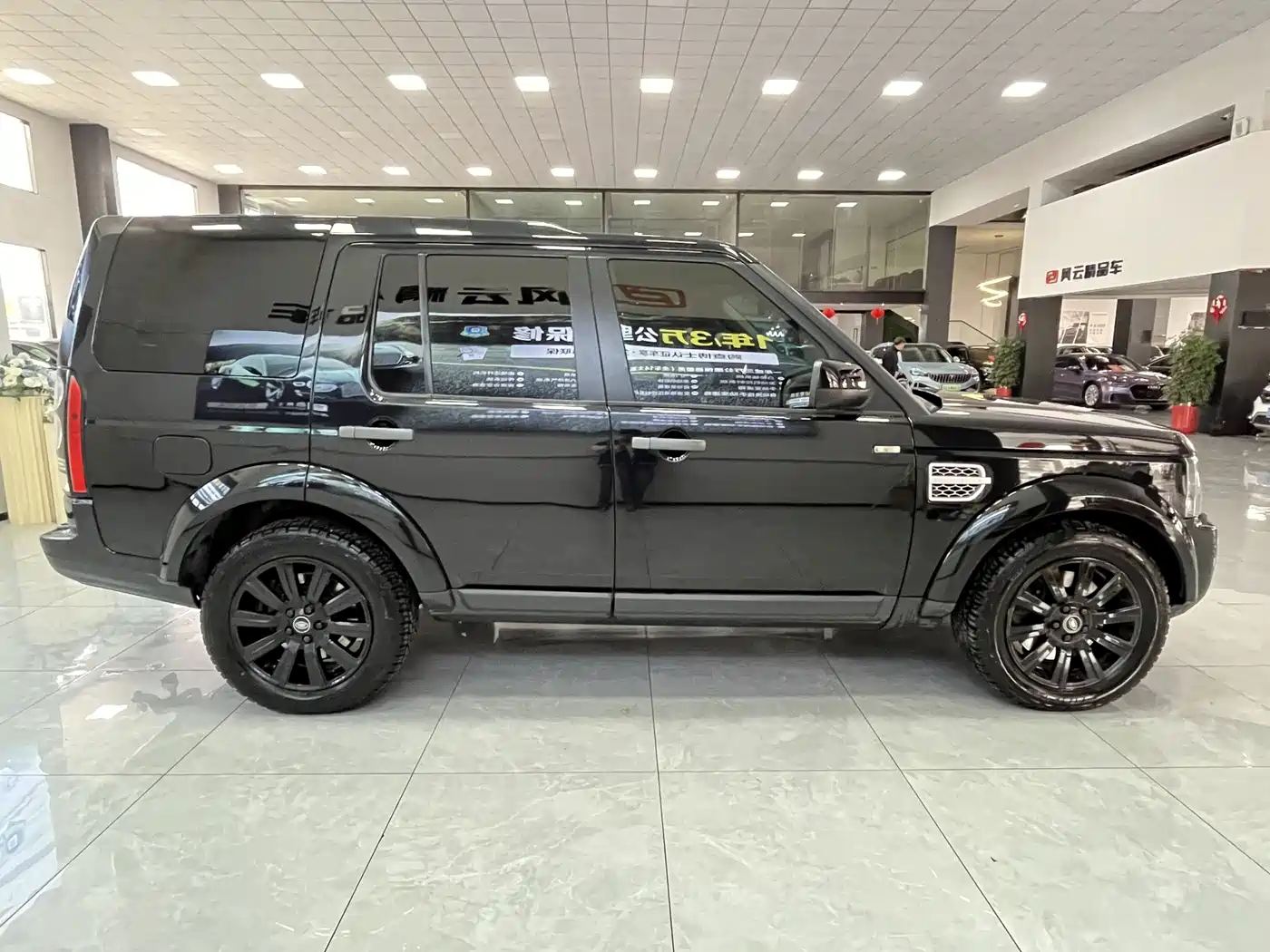 Land Rover Discovery 2012 3.0 SDV6 HSE Diesel фото 4